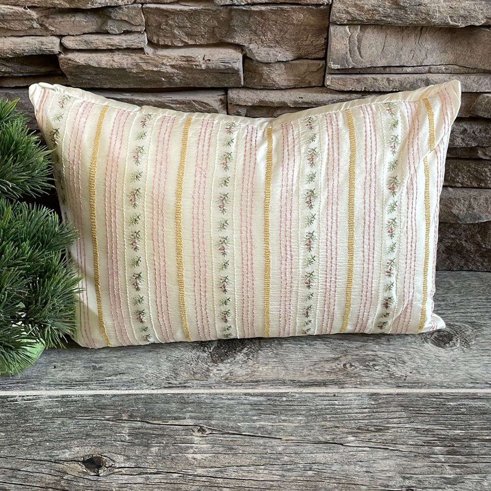 Wentworth Floral Pillow, Vintage NWT